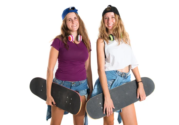 Δύο φίλοι με τους skateboards — Φωτογραφία Αρχείου