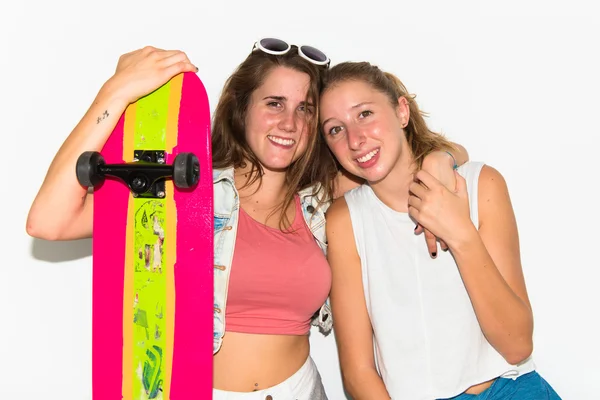 Friends with their skateboards — Stock Photo, Image