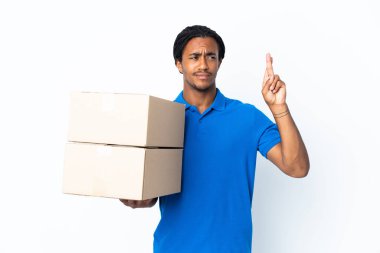 Beyaz arka planda örülmüş saçları olan Afro-Amerikan bir adam. Şans diliyor ve en iyisini diliyor.