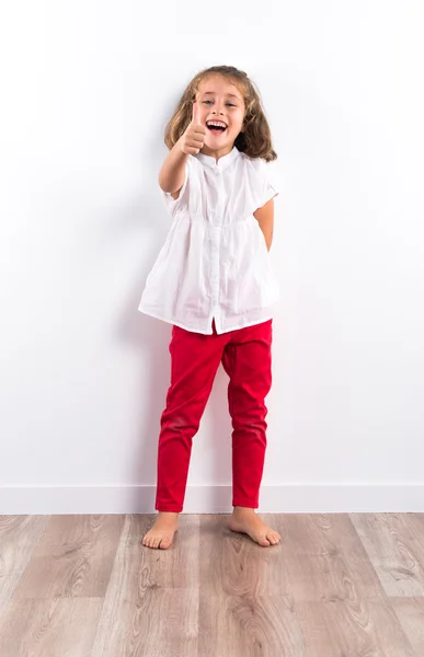 Niño con el pulgar hacia arriba — Foto de Stock