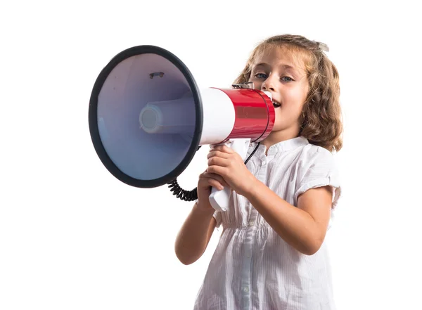 Девушка кричит на мегафон — стоковое фото