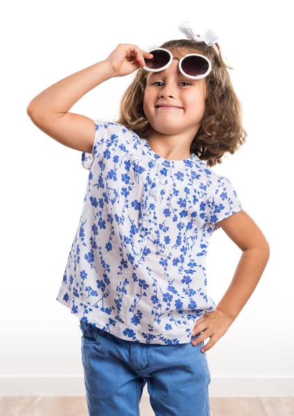 Niño con gafas de sol —  Fotos de Stock