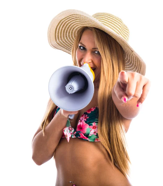 Szexi nő a bikini, a megafon kiabálva — Stock Fotó
