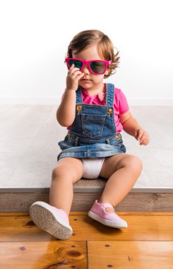 Bebek güneş gözlüğü ile Studio