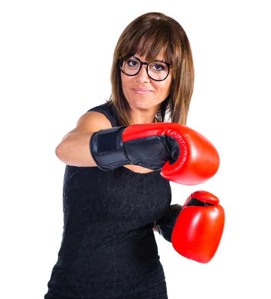 Mujer con guantes de boxeo — Foto de Stock