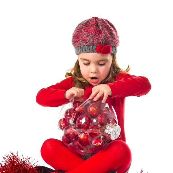 Kleines Mädchen mit weihnachtlichen Elementen — Stockfoto