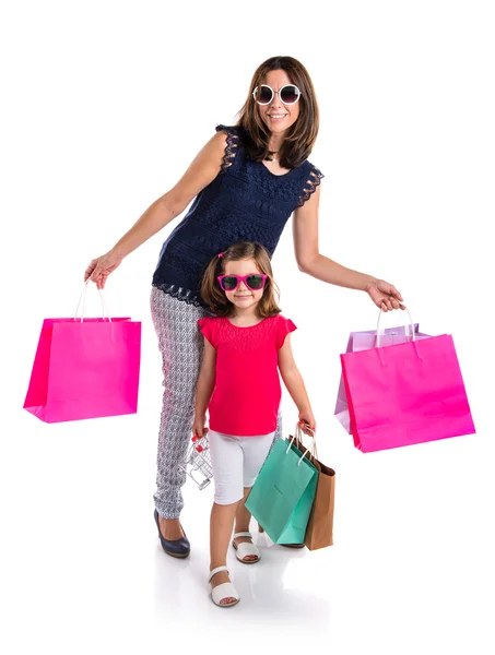 Mãe e filha com muitos sacos de compras — Fotografia de Stock