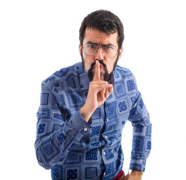 Vintage genç adam sessizlik jest yapma