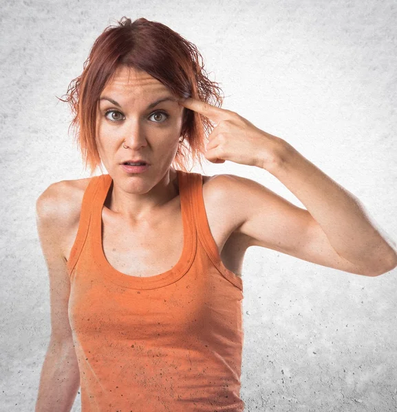 Vrouw gekke gebaar maken — Stockfoto