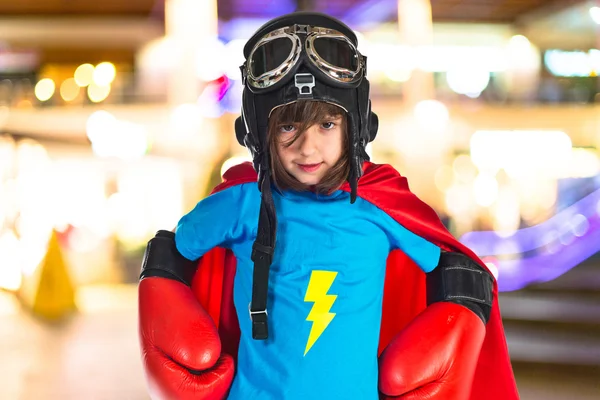 Dziewczyna ubrana jak superbohatera — Zdjęcie stockowe