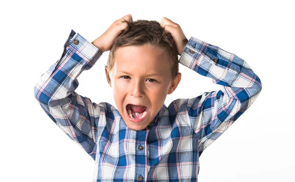 büyük bir kırmızı hediye tutarak Noel şapka ile çocuk