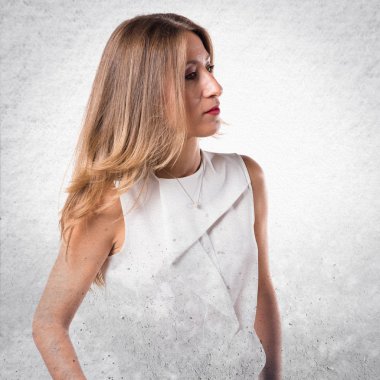 Beyaz güzel sarışın kadın