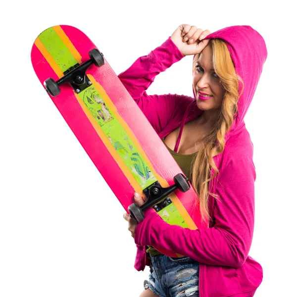 Skateboarder ragazza su sfondo bianco — Foto Stock