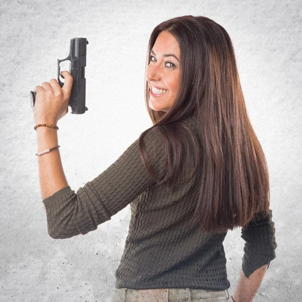 Kvinna med en pistol — Stockfoto