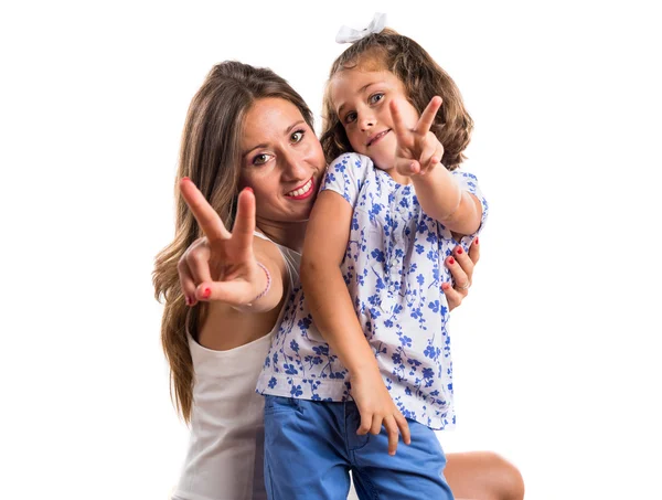 Mother and daughter doing victory gesture — Stock Photo, Image