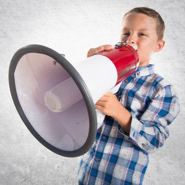Criança gritando por megafone — Fotografia de Stock