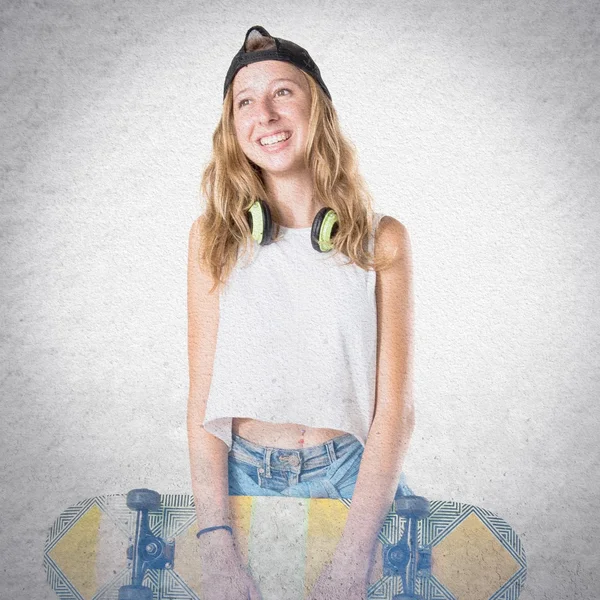 Teenager with her colorful skateboard — Stock Photo, Image