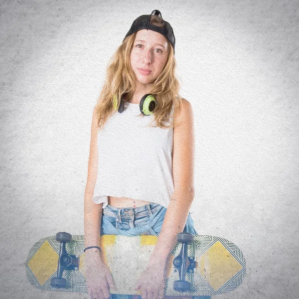 Teenager with her colorful skateboard — Stock Photo, Image