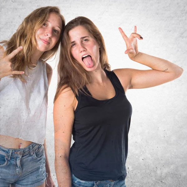 Two friends making horn gesture — Stock Photo, Image