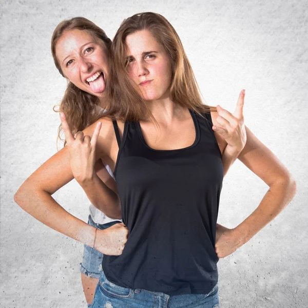 Two friends making horn gesture — Stock Photo, Image