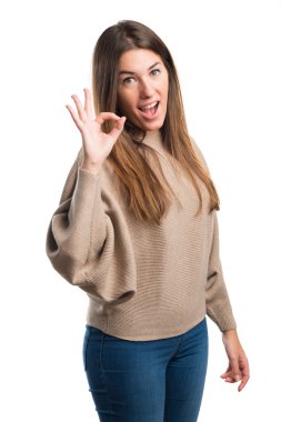 Ok işareti yapmak kız