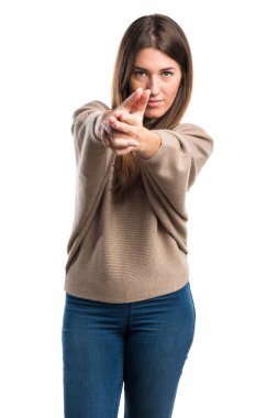 Kız silahı jest yapma