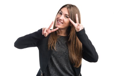 Zafer jest yapıyor kız