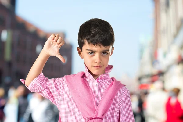 Boy doing bad signal — Stock Photo, Image