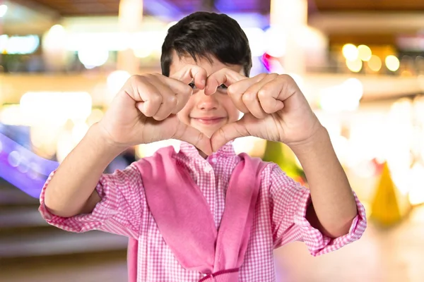 Boy making a heart with his hands — Stock Photo, Image