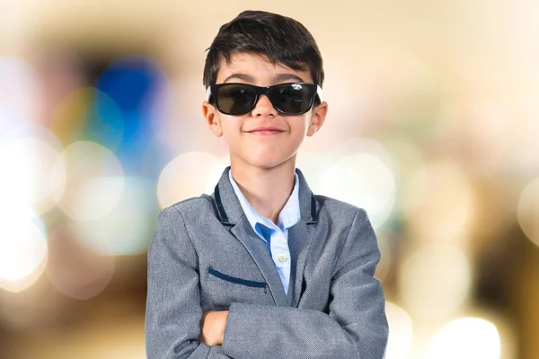 Gangster enfant avec les bras croisés — Photo