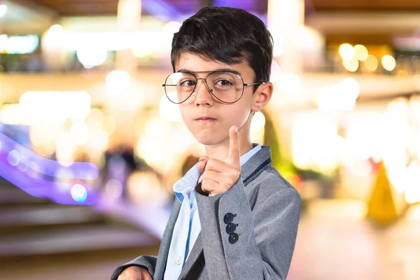 Child with vintage glasses pointing to the front — Stock Photo, Image