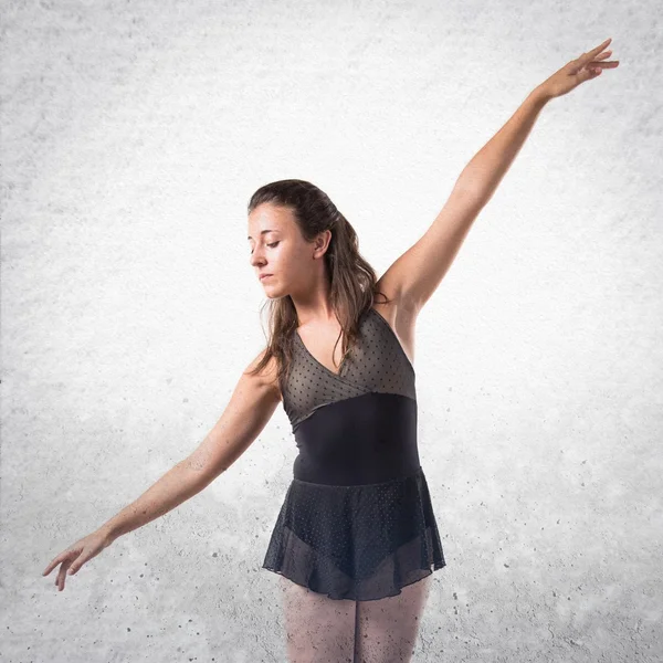 スタジオで美しい少女バレエ ダンサー — ストック写真