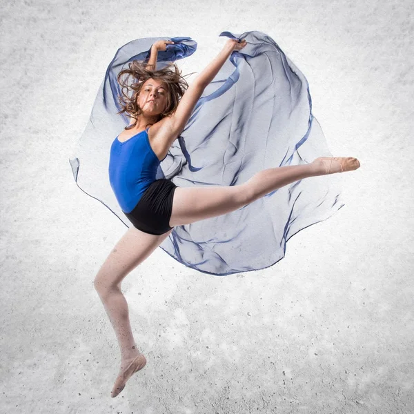Bailarina de ballet joven saltando —  Fotos de Stock