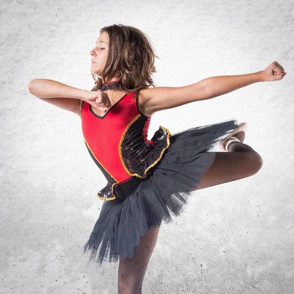 Dançarina bailarina adolescente no estúdio — Fotografia de Stock