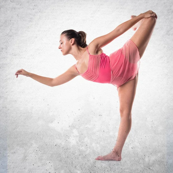 Bailarina bailarina adolescente en estudio —  Fotos de Stock