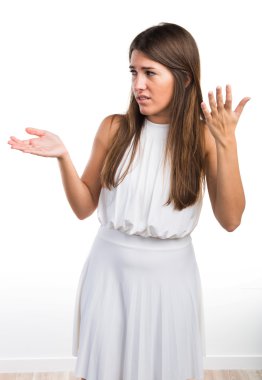 Sürpriz jest yapıyor kız