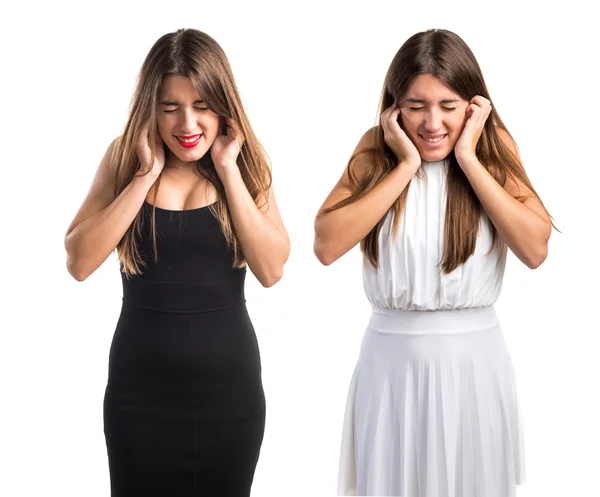 Twin sisters covering her ears — Stock Photo, Image