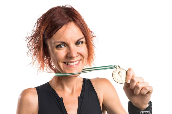 Frau mit Trophäe — Stockfoto