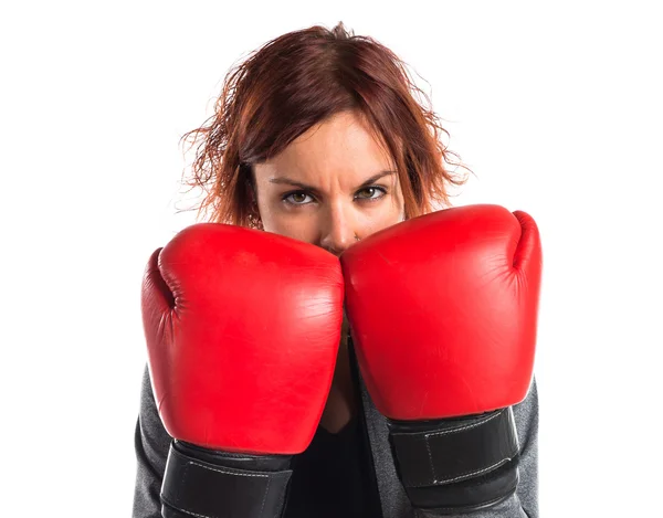 Vrouw met bokshandschoenen — Stockfoto