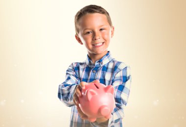 Bir servet tutan çocuk