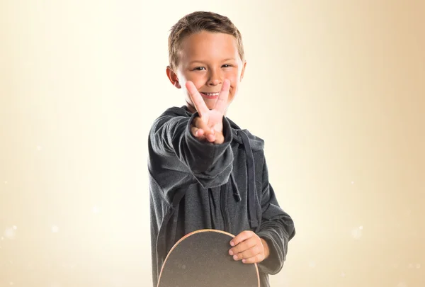 Niño con el pulgar hacia arriba —  Fotos de Stock