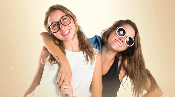 Dos chicas sobre fondo blanco —  Fotos de Stock