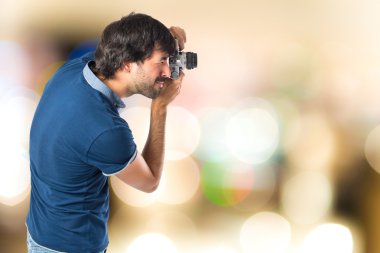 adam beyaz arka plan üzerinde fotoğraf çekimi