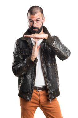 Pezevenk adam saat hareketi yapma