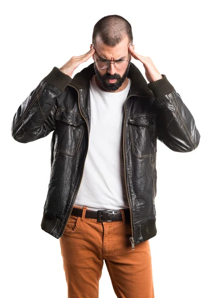 Frustrierter Mann mit Lederjacke — Stockfoto