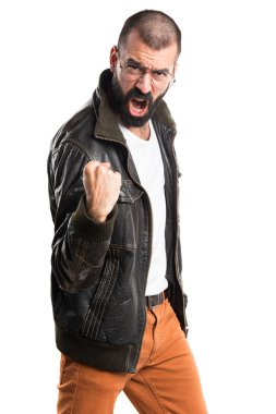 Bir deri ceket giyen şanslı adam 