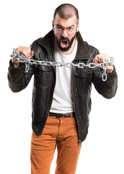 Chulo hombre con cadenas — Foto de Stock