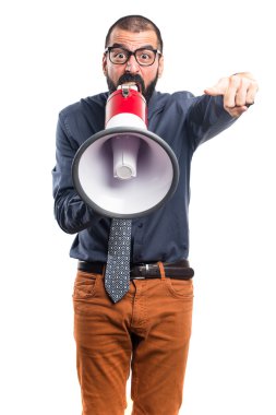 Megafon tarafından bağıran adam