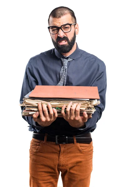 Uomo in possesso di diverse note del college — Foto Stock
