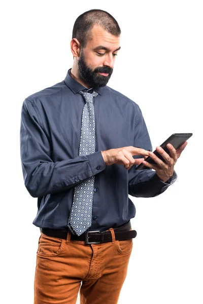 Hombre sosteniendo una tableta —  Fotos de Stock